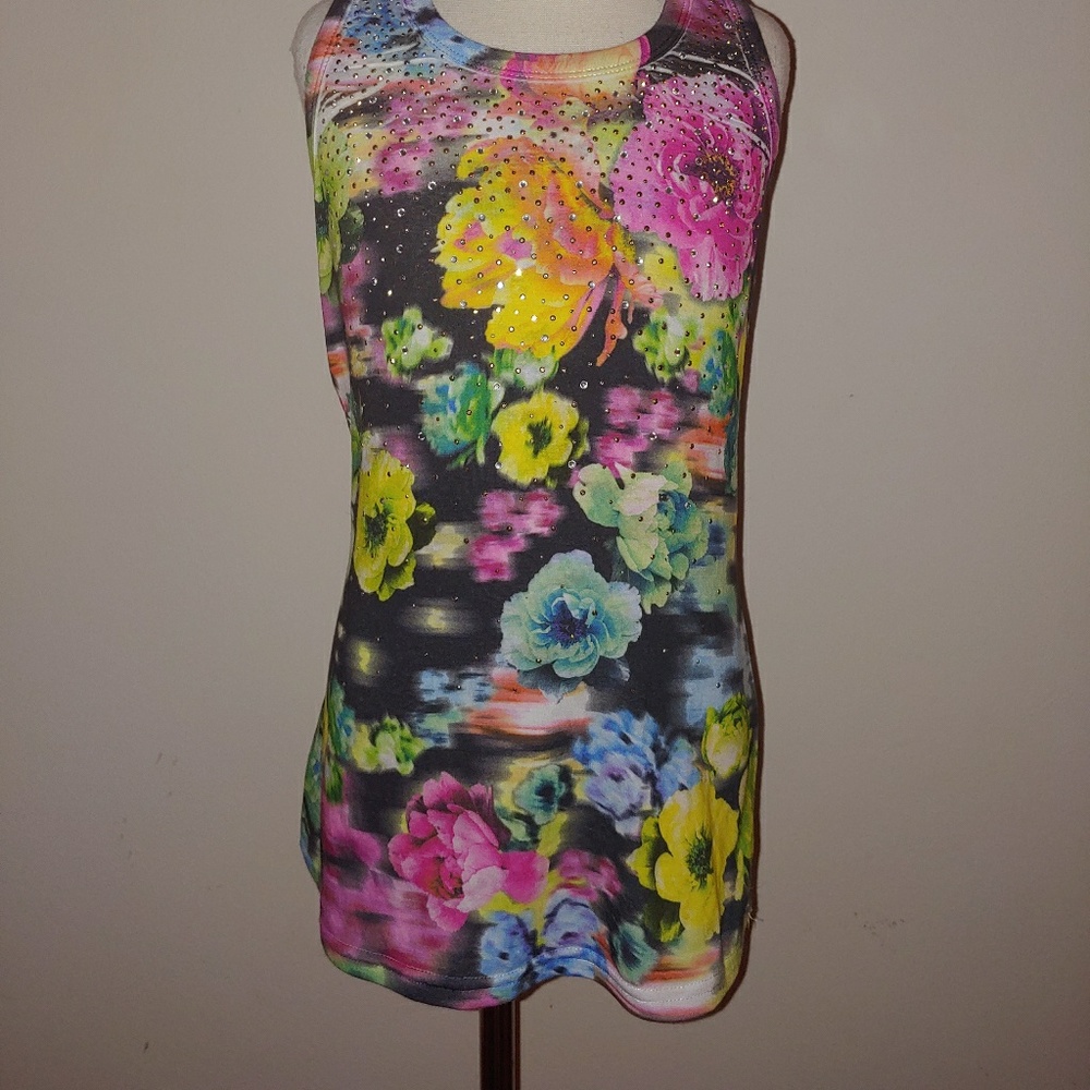 Bright flower shirt mesh in the back with gems